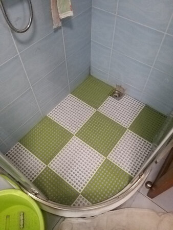 装起来很方便，上面还有小颗粒可以起按摩作用，买的两种颜色搭配起来好看