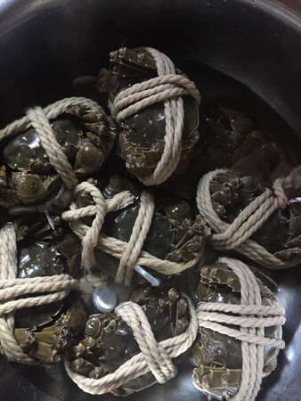 感谢快递小哥第一时间通知，大闸蟹很鲜活，个头和描述的一样，赞?