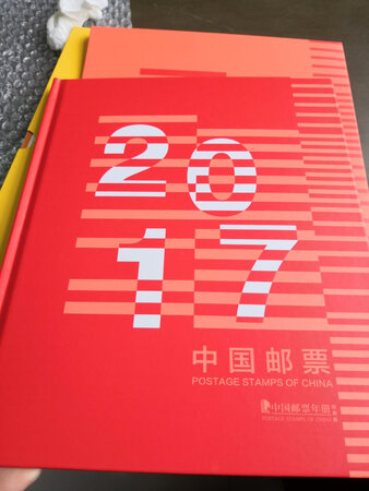 这个邮票都粘在一起了，把字都粘坏了。