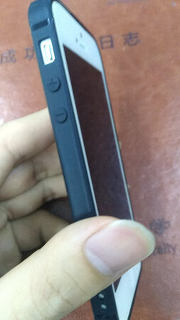 手机壳真的超级精致，完全和图片一致，各方面也很贴合，超级喜欢