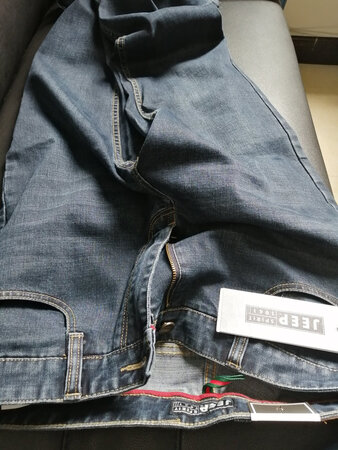 舒服的一次购买，换了尺码后穿起刚刚好，体感面料柔滑带弹性，极度舒适！