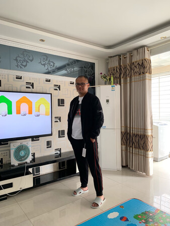 店家给推荐的很合适   这个价位这个质量还可以   刚开始洗掉色严重   洗上几次好多了