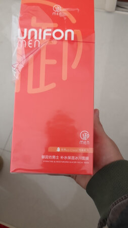 产品质感，还行吧，使用感受，也还可以呀，适合肤质，干尸都还好，补水效果也不错啊，贴合效果，就是那个啥来着，那个，那个那个那个，鼻子的太小，鼻梁只能贴一点点鼻梁，鼻尖都贴不上，为什么每次都要100字以上？御泥坊男士面膜，补水保湿效果好，深层净油，控油效果好喜马拉雅冰川水蕴含微量矿物元素，澎湃水，动力，冰爽肌肤，轻柔贴肤膜布，让肌肤尽享在足量精华液中的酣畅淋漓