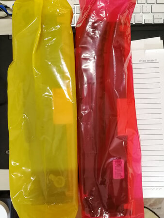 感觉很一般吧，   只有黑色有废分口和加粉口
(??•??•?)

别的颜色都没有      两个不同批次    不知道为什么这样给我发货   生气