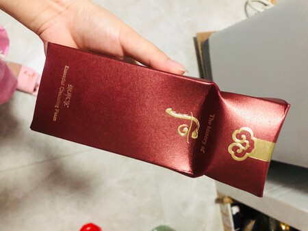 拆开包装是这个样子，心情不太好，也不知道是不是正品，为什么我跟别人的包装不一样