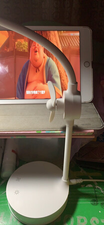 续航时间差不多两三小时吧，可以调节亮度，整体来说还行。学生用来书写的话，时间长了还是会眼疲劳。