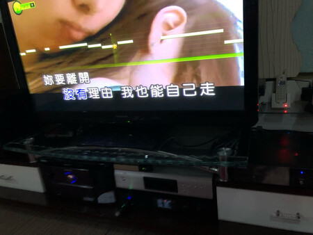 刚到货时出现了一个问题，还好客服及时更换，问题完美解决。混响器音质很好！接口丰富齐全！K歌效果不错！解决了萧叫问题、很好！