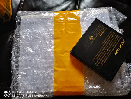镜头已收到，看来触点有使用的痕迹，明天休息，拍两张照片试试吧！