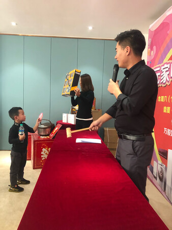 小朋友很喜欢，抢着要，价格便宜，里面有六辆车，比实体店便宜很多