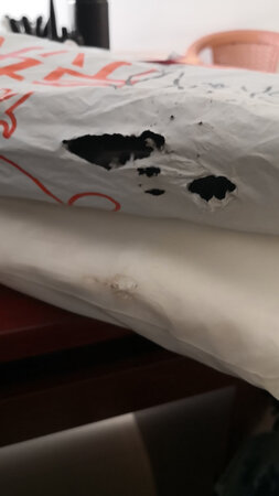送的挺快，就是里外包装袋都破了，白浴巾成了灰浴巾，不退了，将就吧！