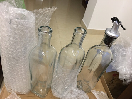 双十一凑单购 瓶身很完整 整体手感不错 出油口整体盖子塑料质感略差 不知道用久了效果会不会变差…