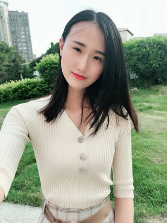 超级好看，一条裙子简单大方，颜色显气质，做工也非常好，想买的赶紧下单吧