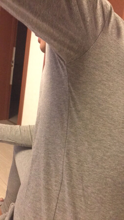 买了好久了，今天终于穿上了。这个天冷的实在太慢了，买了好多衣服都还没穿呢。三*家内衣质量真是没得说，特别好而且也实惠，穿着也很合适。183，160斤穿185的码正正好。买了好几件，轮换着穿，这个冬天再也不怕冷了。买了新衣服心情就是好。刷完都觉得有劲了。还会继续光临的。?