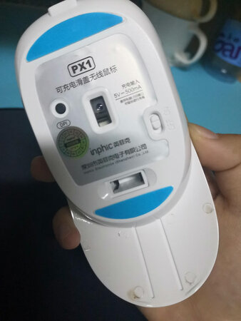 响应速度：挺快的
外观颜值：好看
舒适度：还可以
但是有个缺点，发来的时候，我发现底部有脏脏的东西也不知道是怎么回事？可能是过胶没过好吧。看图。