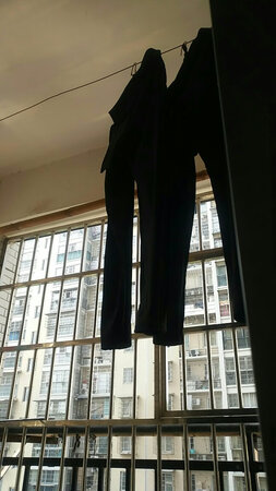 一次买了两条很修身的，感觉码子偏小，质量还行吧。
