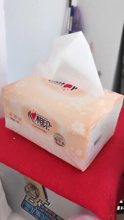 一直都是在京东买这个心相印的抽取式卫生纸的，还是很值得推荐的。纸张的品质很好的，拿在手上也不容易破，而且分量是相当的组，感觉很超值的样子，价格也还是很实惠的，之所以一直在京东买这个心相印的抽取式卫生纸，就是这和抽取式卫生纸在京东要你在外面的超市便宜，家和更加的实惠的，而且是快递到家，面的从超市买了大包小包的提回家，烦死了！所以京东还是很好的了，我去去超市基本都不买这些日用品了