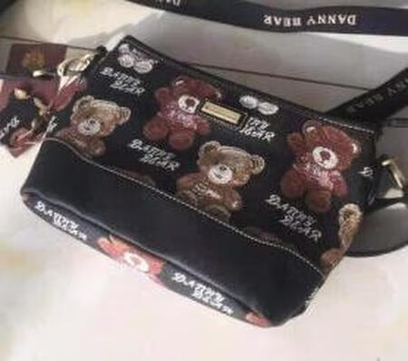 给女儿买的，她喜欢这个熊熊的图案，质量还不错。