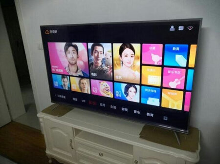 老品牌值得信赖。图像清晰，声音平稳。运行快。四k超高清防蓝光护眼。京东上购买。送货快。货到安装安装师傅服务态度很好。很满意的一次购物。