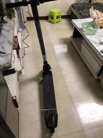 折叠难易：容易
平稳程度：挺稳定的
外形外观：挺漂亮的，小巧方便。
还送了一套工具。