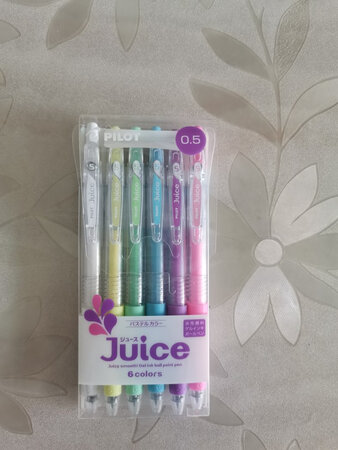 做工质感：做工精细
颜值包装：包装精美
顺滑程度：写顺滑 
字迹粗细：0.5mm大小适中