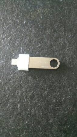 u盘还是挺好用的，手机转换接头不错，大品牌值得购买。