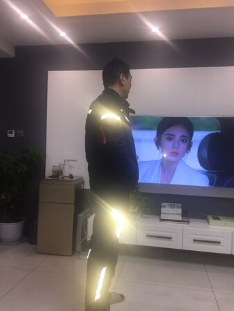 宝贝收到，京东商城物流配送很快，买过这个品牌的夏季骑行服，质量还行，试穿了一下，听客服的裤子买小了一号感觉好多少有点大，就是护膝和跨太硬了，护膝还偏下、偏内侧，感觉很不舒服，以后买个软护具换了，四星吧。续评上图