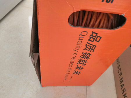 还没用，包装盒有些破，应该是库存底货，所以要多加改进，网线是橙色的，橙色是我喜欢的颜色，其他牌子大部分都是灰色的，我正是看中橙色才买的，这样网线跟监控两种颜色，也比较好区分，这个牌子的没用过，用过后再来追评质量。