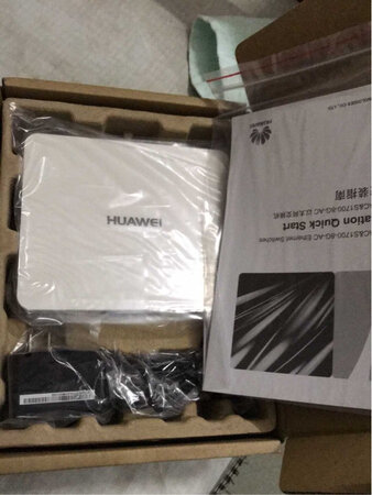 发货到货很快。包装完好，没有损坏。华为材质、设计 做工都很好，造型很好，很显高级。安装比较简单，工程师两下就搞定了，试用了一段时间没有问题，目前一切都满意，给5分，赞一个。