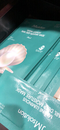 有活动价格优就囤货，效果好，水润，秋燥很需要
补水效果：很好
使用感受：很满意