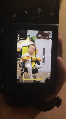 成像效果：锐度碾压国产几条街，富士性价比最高的镜头了。
反应速度：对焦速度很快，无声音，用着超爽。
做工质量：富士的做工真是超级牛，转动舒适。
其他特色：搭，特别搭，就是富士小而精悍的品质，挂机超级爽，轻而质量好。