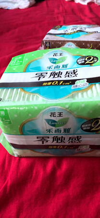 这个包装，让我一度怀疑是买了假货，和屈臣氏的差别太大了。