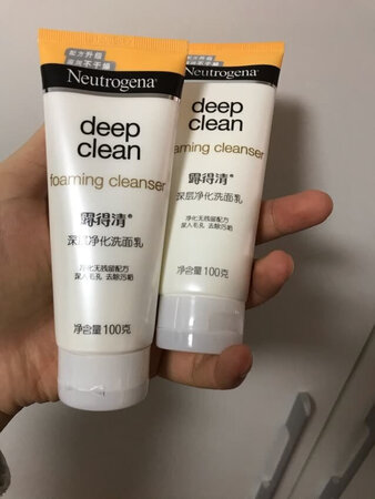 露得清洗面奶，断断续续使用应该有10年了，深层净化，对于出油的脸来说，去油效果很好。