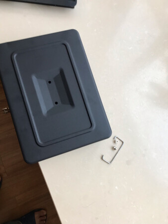 非常糟糕,盒子变形严重打不开盖,把手脱落