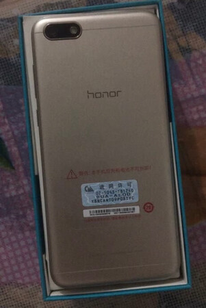 给老人家买的，运行速度很慢，老人家打打电话，用用~还行吧。