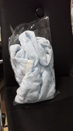 比想象的要小点，布料很舒服很软。应该再增加点不同规格的尺寸