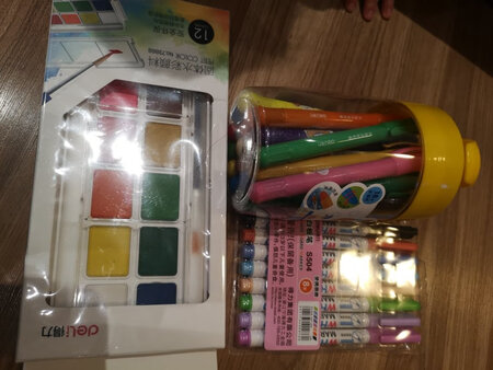 暴力快递，随便装在袋子里，盖子破了，孩子着急用，所以没退。