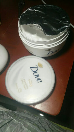 大白碗的味道闻起来怪怪的，感觉有点不正常