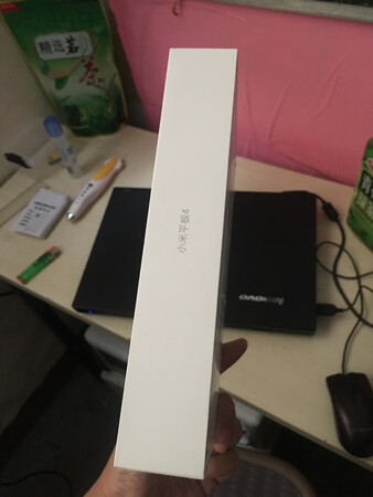 小米系列的产品都让人感觉很好，从质量，外表，手感，都特别的出众，质感出乎意料，家里从小到大基本都是小米的，买了这个平板主要为了看谱子，在价格上也是非常让人接受的，喜欢的不得了！物流超级快！忠实粉丝，省了我不少邮费，我很信任这里的东西，我可不是什么拖，真是不错！