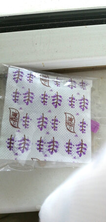 挺香的，放到柜子里面用，柜子里都没有那种木头的味道了，不错。