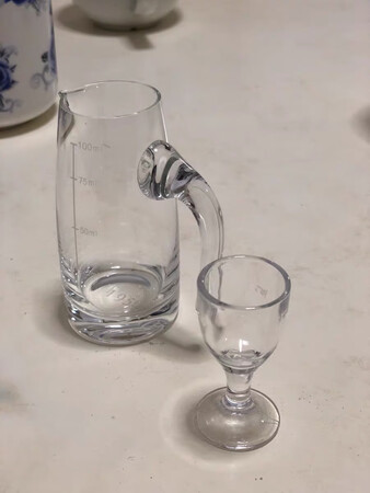 非常好的杯子，单位宴请临时需要网上购买的，而且配送速度非常之快超出想象，京东购买当天送达，快递非常给力，也辛苦配送小哥周六也能及时配送了。再说回杯子，相对价格而言质量不错，对得起价格，性价比可以，推荐购买。