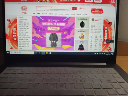 运行速度：还可以
屏幕效果：好
外形外观：特好看
轻薄程度：适中