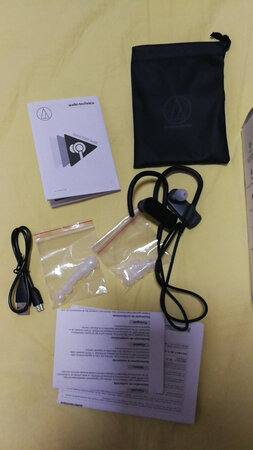 做工质感还行，唯一不足就是线材没有荧光反光功能 ，设计完全没有考虑夜晚戴着跑步安全程度