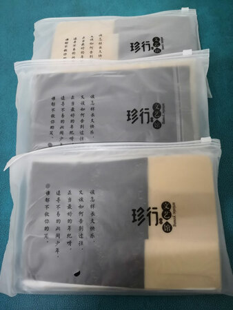 丝袜的质量很好，柔软舒适，还防走光。以后有需要的话，还会继续购买的。