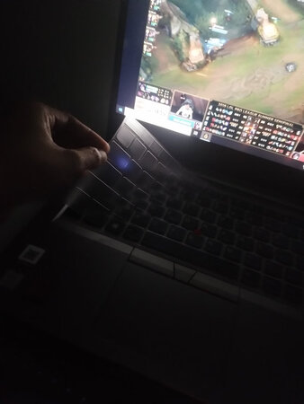 东西挺好的，就是自己不太会贴膜，贴了好多气泡
