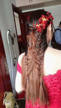 来几张美美的图片，搭配发型美美的
