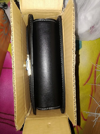 商品看着质量还行，容量没有想象的大。京东物流太差，承诺是一句空话，不能及时送达。
