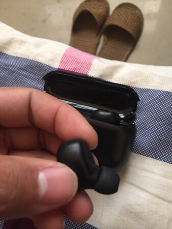 舒适度：入耳效果非常好
音质音效：音质很好，音效也不错。
续航能力：续航超强