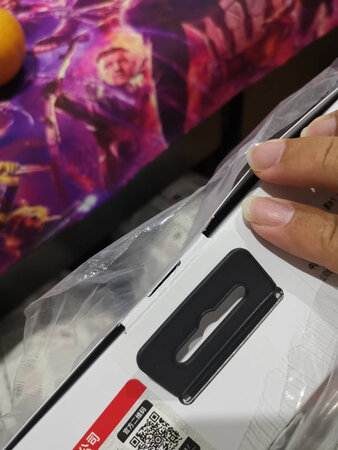 收到的耳机封条都是被拆过的，换货两次都一样，都是被拆过的，貌似都是2019年1月生产的，无奈之下退货！