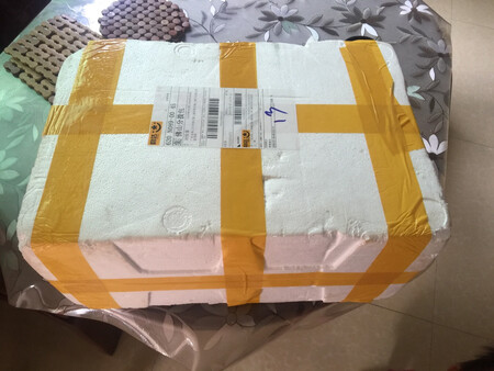 需然纸箱包装变成泡沫箱包装不太美观，但是在物流运输中比纸箱的保护性要强，生产日期也是今年2月的比较这新，查了追溯码也是正品。很好的
