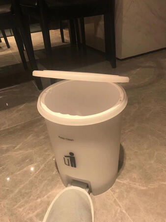 产品质量很好。符合预期。大小也刚好适合放厨房。就是小贵。